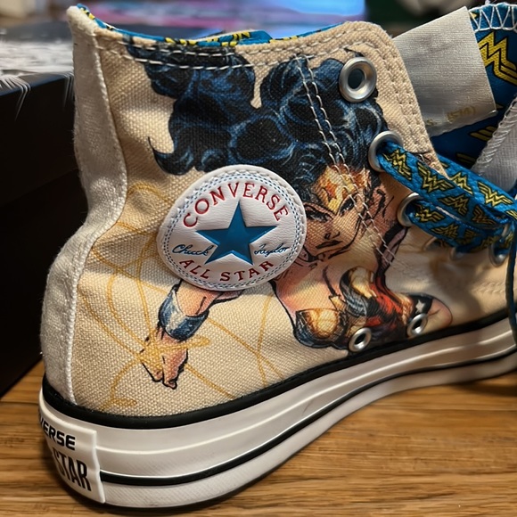 Wonder Woman Converse High Top Sneakers - M4/W6 - Picture 3 of 11